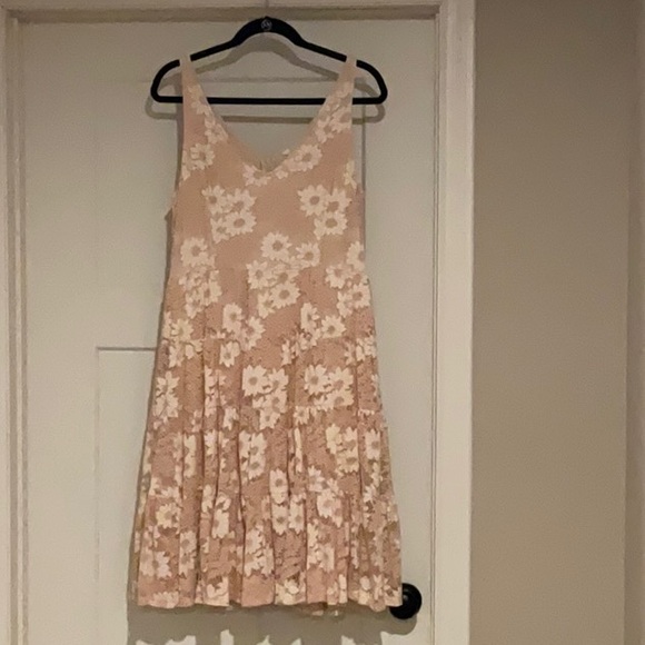 Sundance Dresses & Skirts - Sundance Cream Floral Knit Dress